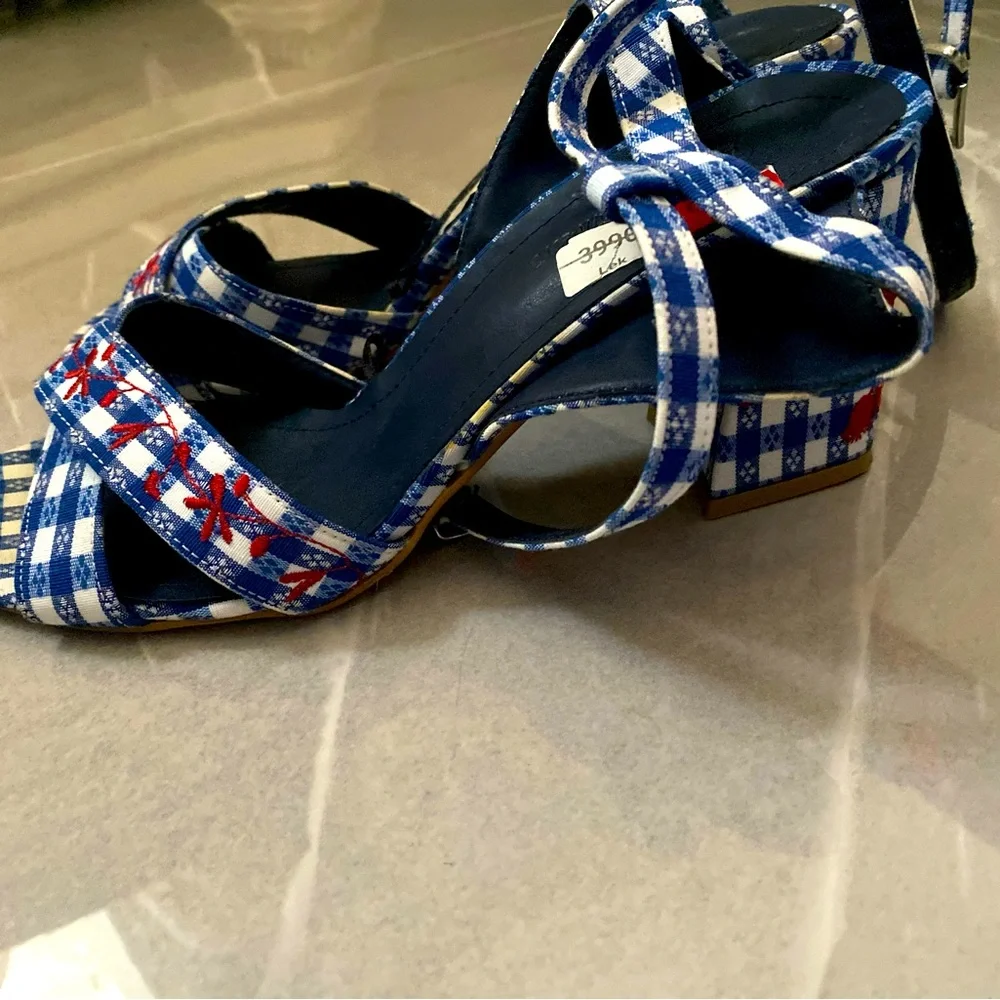 Sandals - Picture 2 of 4